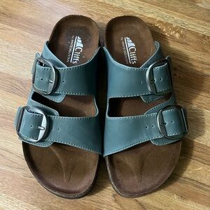 Women’s size 7 Cliffs sandals